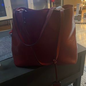 Women’s top handle satchel handbag Burgundy Pristine condition ! Zipper closure